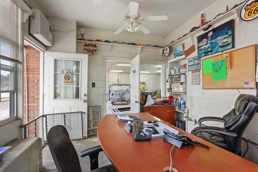 More Photos Of 1668 Atlanta Rd SE, Smyrna Auto Repair For Sale