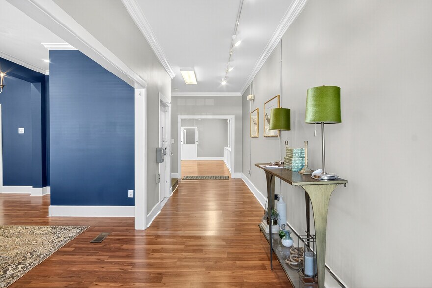 More Photos Of 115 E Market St, Warrenton Office For Lease