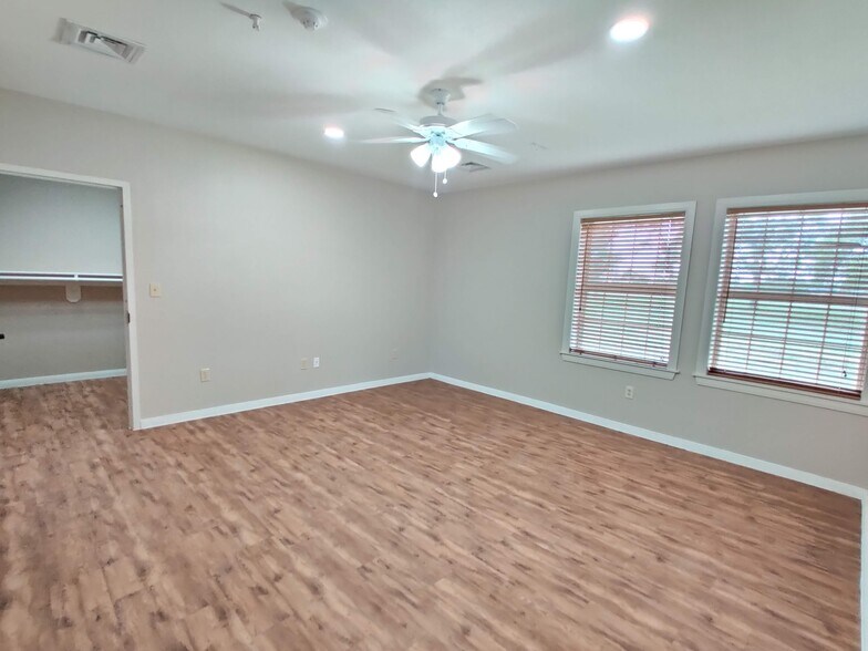 More Photos Of 400 Old Highway 290, Dripping Springs Healthcare For Sale