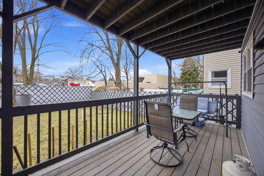 More Photos Of 96 Coale Ave, Staten Island Multifamily For Sale