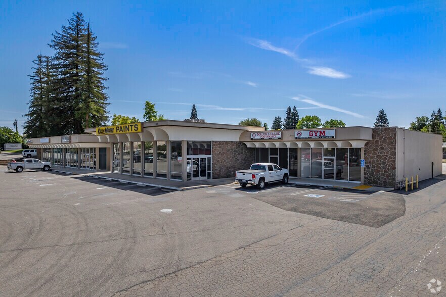 More Photos Of 1018 Douglas Blvd, Roseville Unknown For Lease