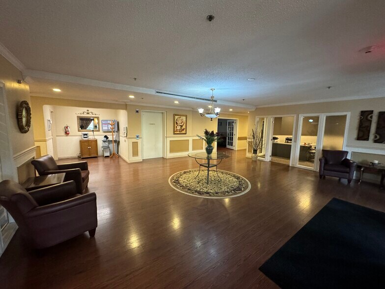 More Photos Of 725 Gibralter St, Norfolk Flex For Sale