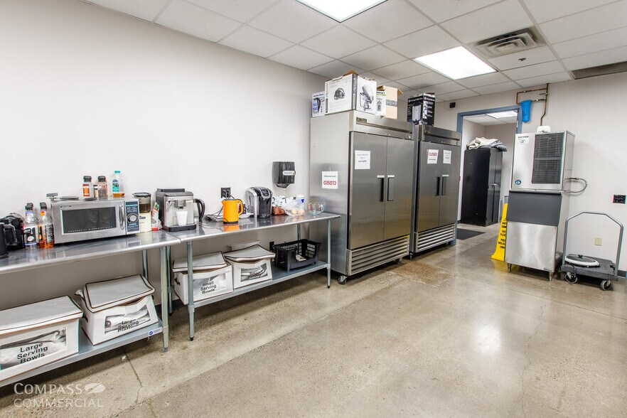 More Photos Of 2999 SW 6th St, Redmond Office For Lease