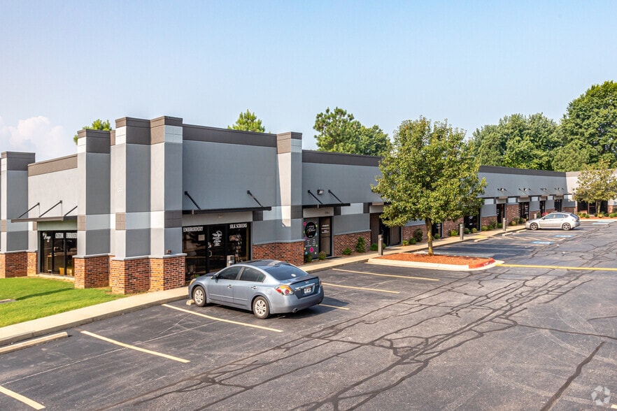 More Photos Of 3329 W Sunset Ave, Springdale Unknown For Lease