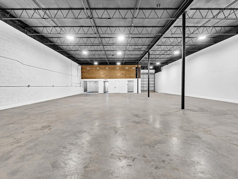 More Photos Of 7880-7882 NW 56th St, Miami Warehouse For Lease