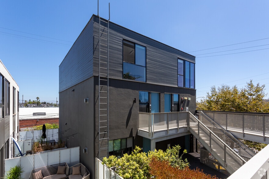 More Photos Of 1645 Abbot Kinney Blvd, Venice Apartments For Lease