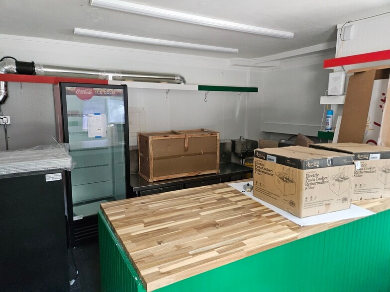 More Photos Of 25 Main St, Plymouth General Retail For Lease