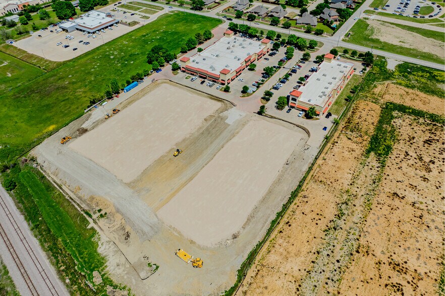 More Photos Of 860 Coleman St, Prosper Light Distribution For Lease