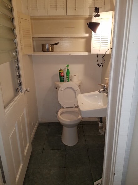 More Photos Of 1105 Camino del Mar, Del Mar Storefront Retail Residential For Lease