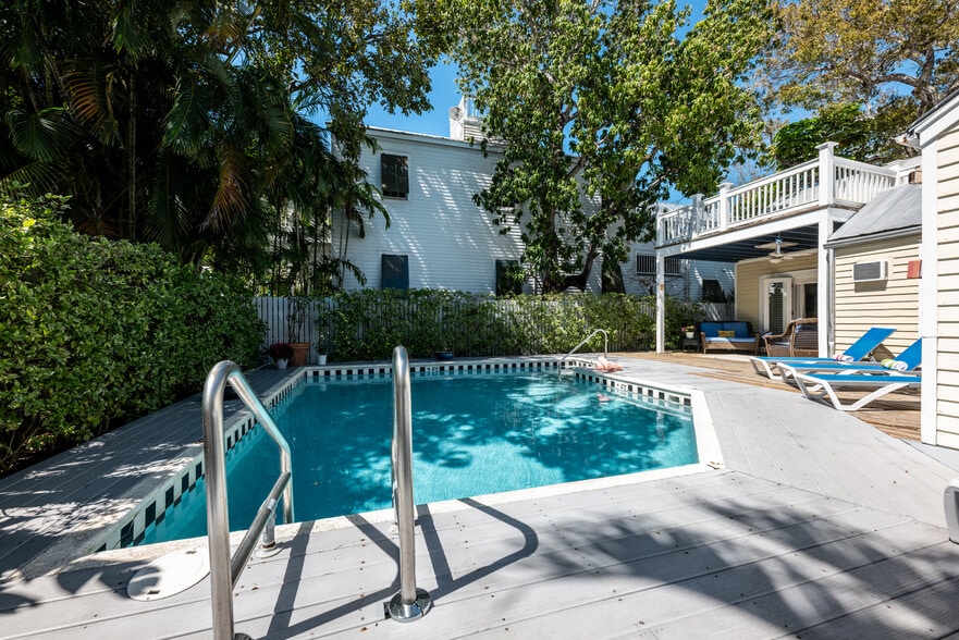 More Photos Of 412 Frances St, Key West Hotel For Sale