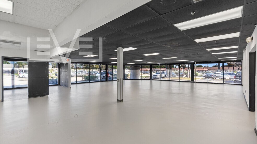 More Photos Of 5101-5145 N University Dr, Lauderhill Storefront Retail Office For Lease