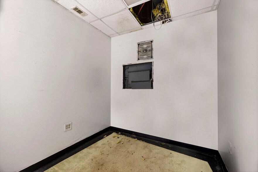 More Photos Of 4421-4443 Skidaway Rd, Savannah Storefront Retail Office For Lease