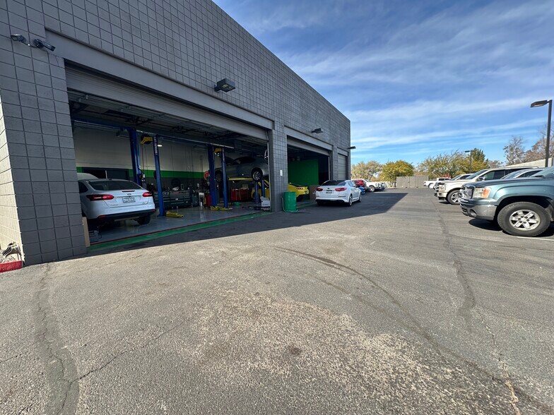 More Photos Of 881 N Arizona Ave, Gilbert Freestanding For Sale