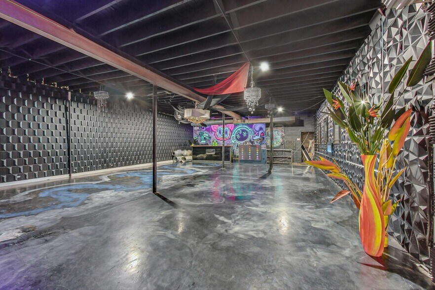 More Photos Of 3693-3705 W Grand Ave, Chicago Warehouse For Sale