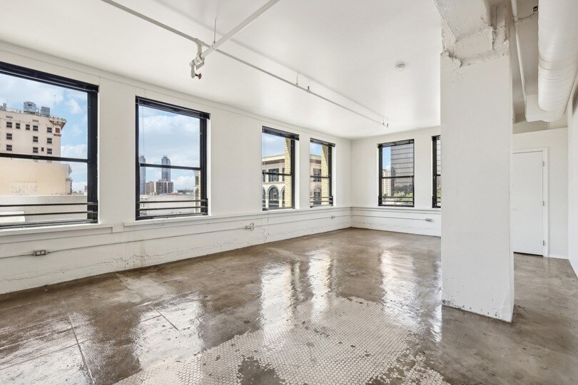 More Photos Of 1007 5th Ave, San Diego Apartments For Lease