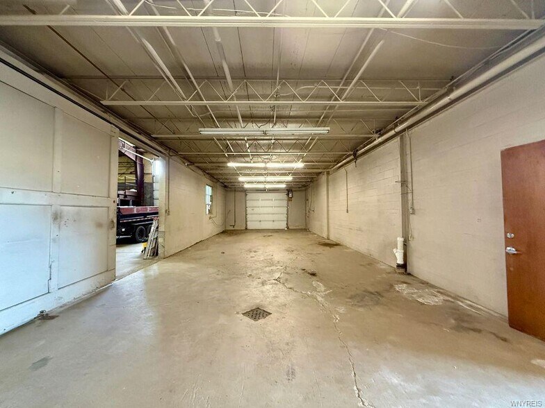 More Photos Of 8555 Packard Rd, Niagara Falls Warehouse For Lease