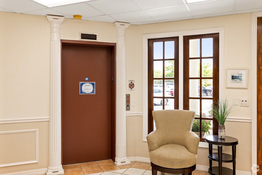 More Photos Of 145 NW Central Park Plz, Port Saint Lucie Medical For Sale