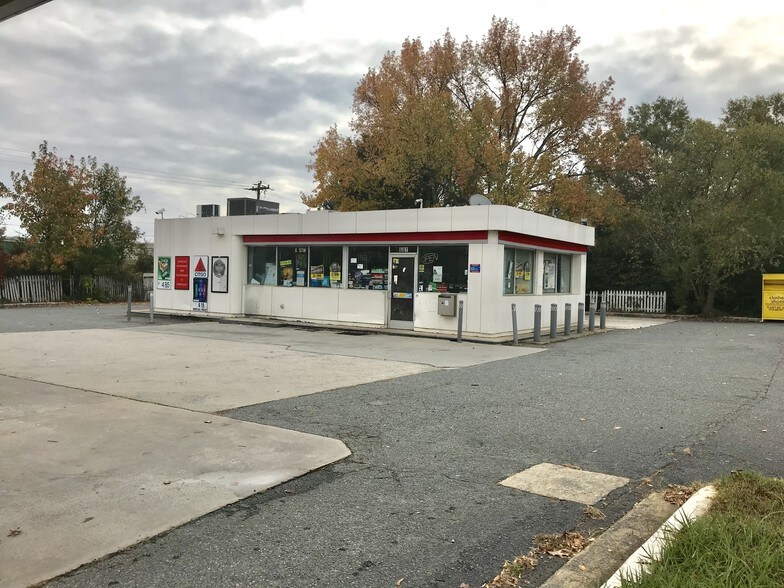 More Photos Of 601 Eastway Dr, Charlotte Convenience Store For Sale