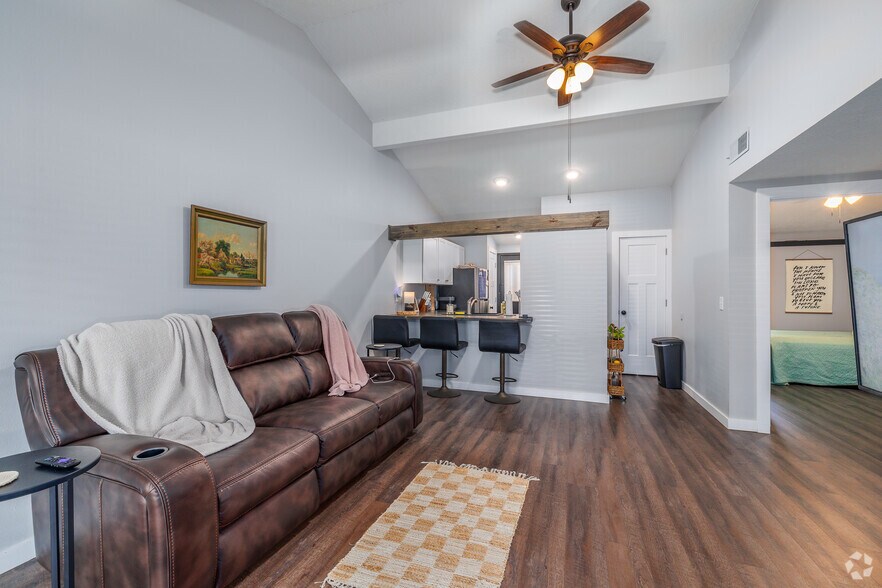 More Photos Of 124 S College St, Mountain Home Apartments For Sale