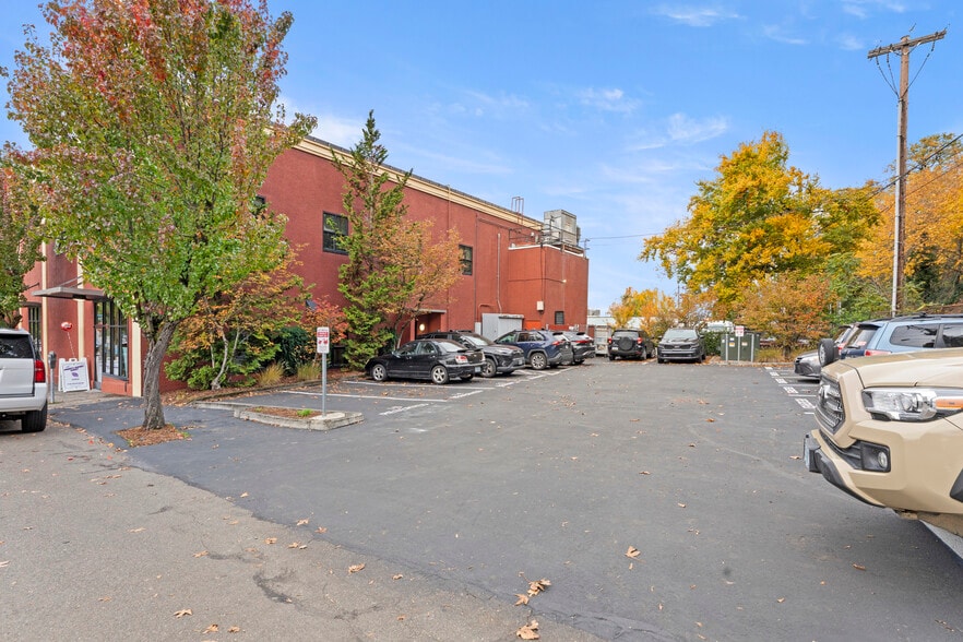 More Photos Of 900 Main St, Oregon City Storefront Retail Office For Lease