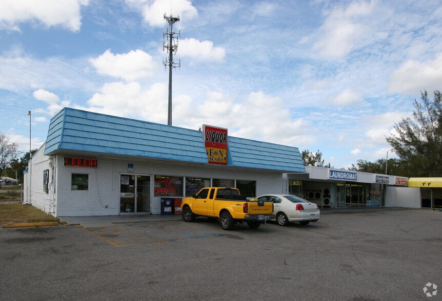 Primary Photo Of 4330 101st St W, Bradenton General Retail For Lease