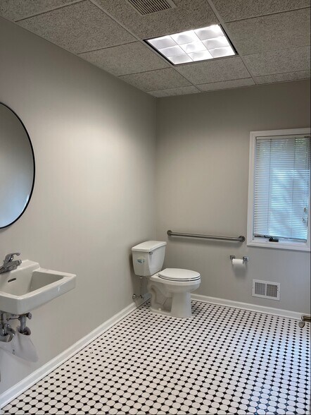 More Photos Of 513R Raritan Ave, Highland Park Office Residential For Lease