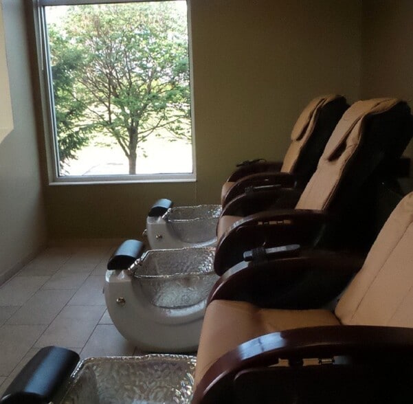 More Photos Of 7535 Burlington Pike, Florence Freestanding For Sale