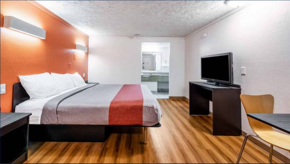 More Photos Of 555 N Trimble Rd, Mansfield Hotel For Sale