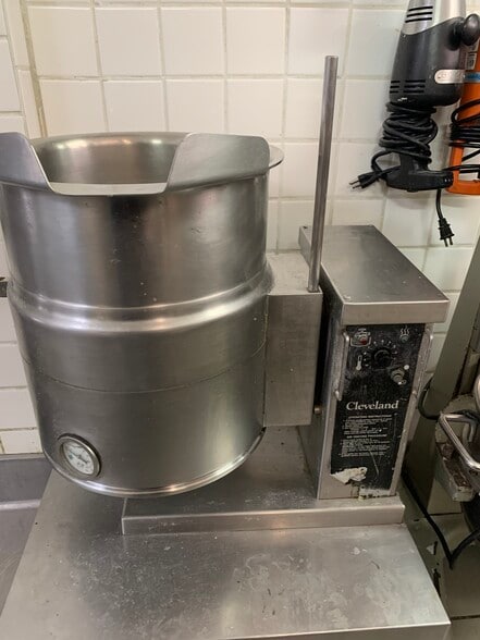 More Photos Of 307 N Broadway, Green Bay Restaurant For Sale