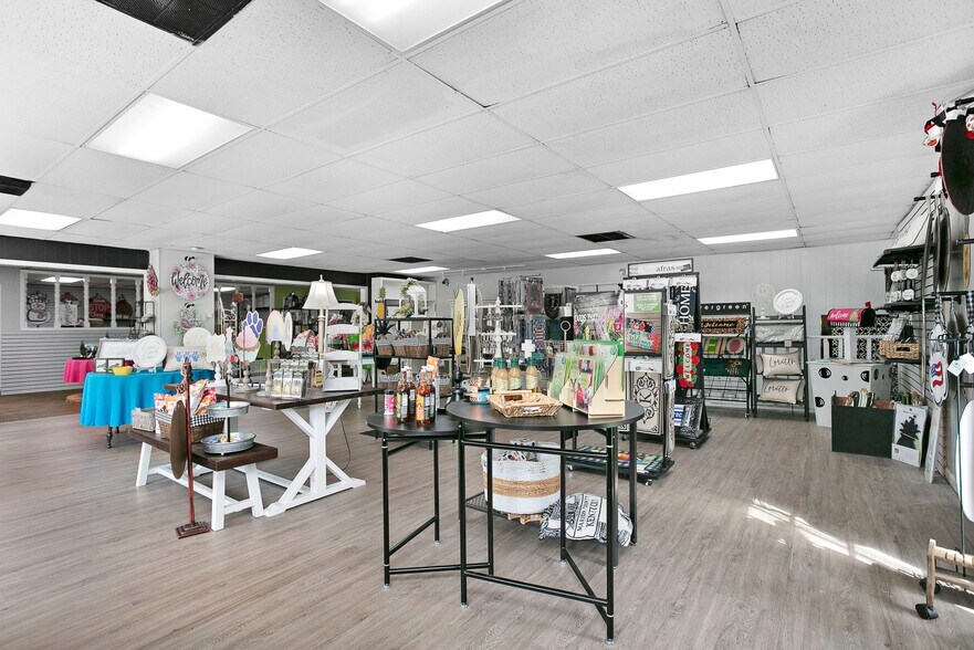 More Photos Of 537 E Main St, Lebanon Freestanding For Sale