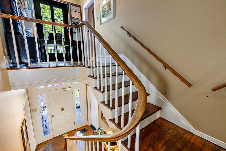 More Photos Of 240 E California St, Jacksonville Hotel For Sale