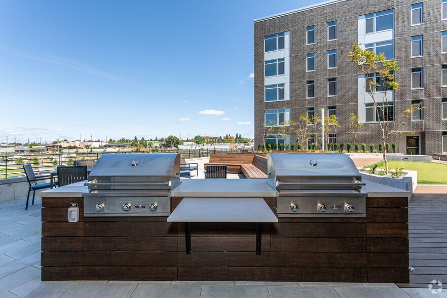 More Photos Of 700 Waterfront Way, Vancouver Apartments For Lease