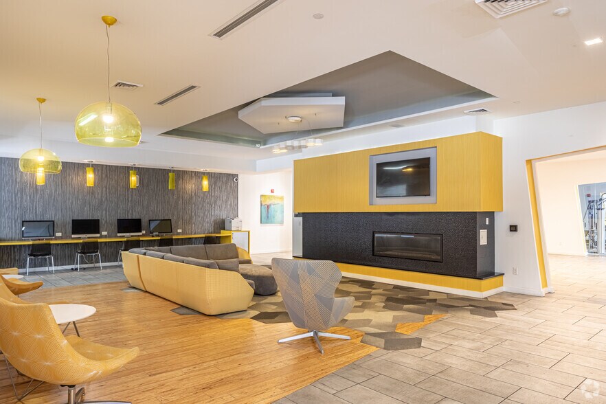 More Photos Of 165 W McMillan St, Cincinnati Apartments For Lease