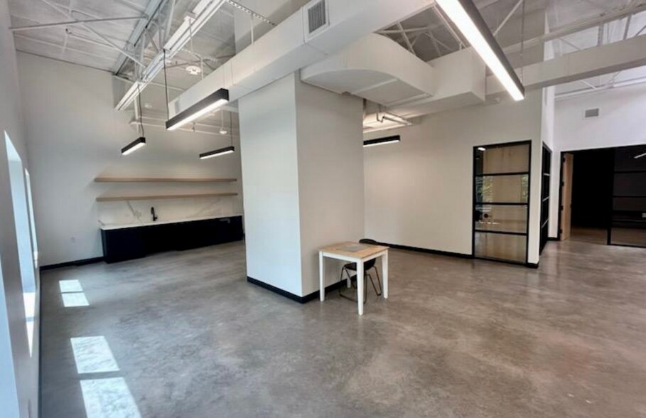 More Photos Of 4621 Ross Ave, Dallas Office For Lease