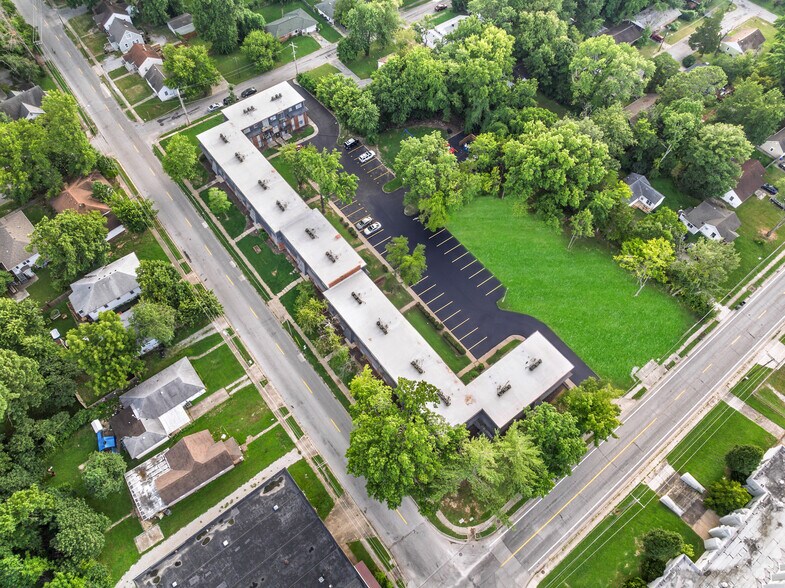 More Photos Of 400 N Oakland Ave, Carbondale Apartments For Sale