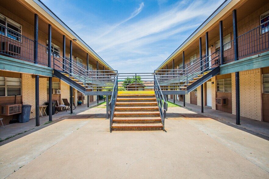 More Photos Of 7410 Quaker Ave, Lubbock Apartments For Sale