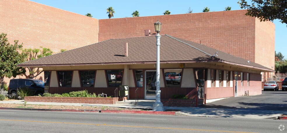 More Photos Of 830 N Lake Ave, Pasadena Restaurant For Sale