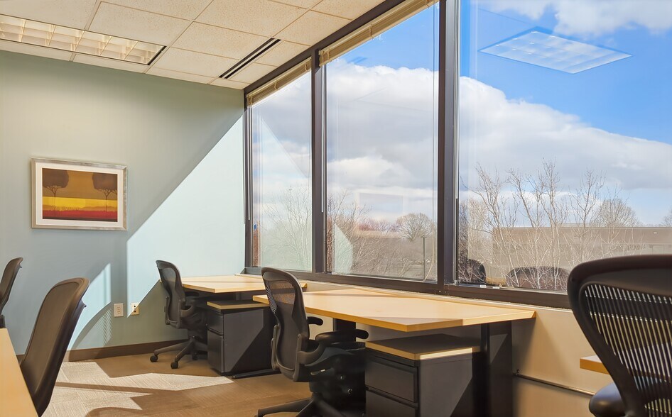 More Photos Of 301 McCullough Dr, Charlotte Coworking Space