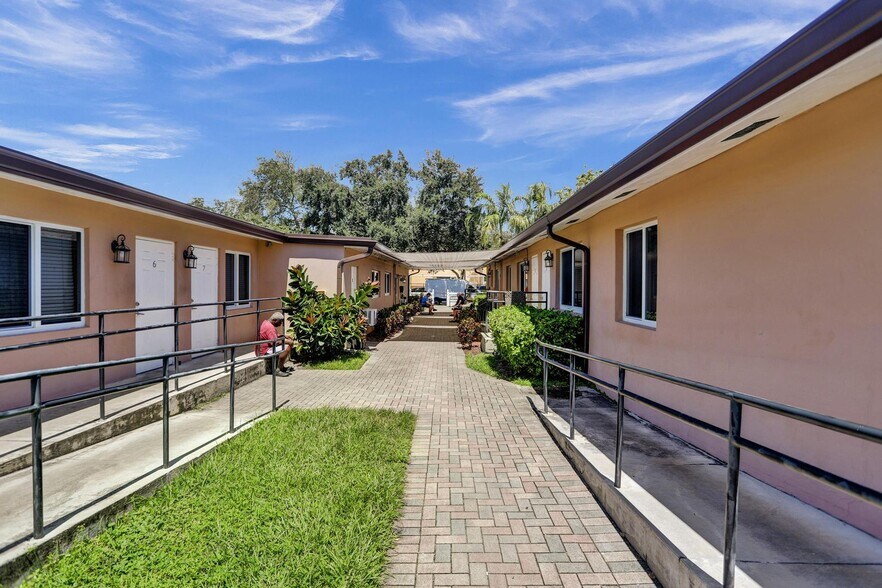 More Photos Of 1722 Madison St, Hollywood Assisted Living For Sale