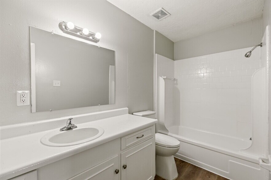 More Photos Of 8800 Gulf Fwy, Houston Apartments For Sale