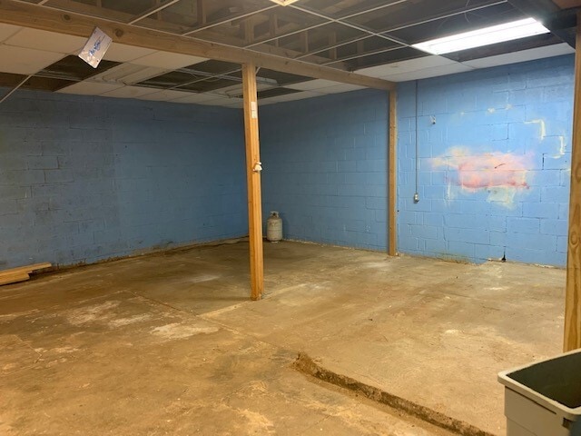 More Photos Of 2706 Samuell Blvd, Dallas Storefront For Lease