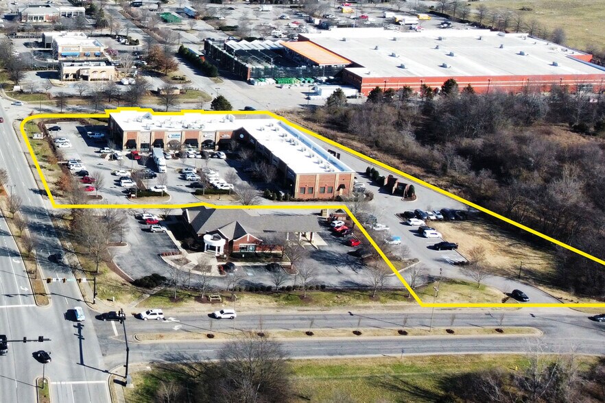 More Photos Of 200-208 Indian Lake Blvd, Hendersonville General Retail For Lease
