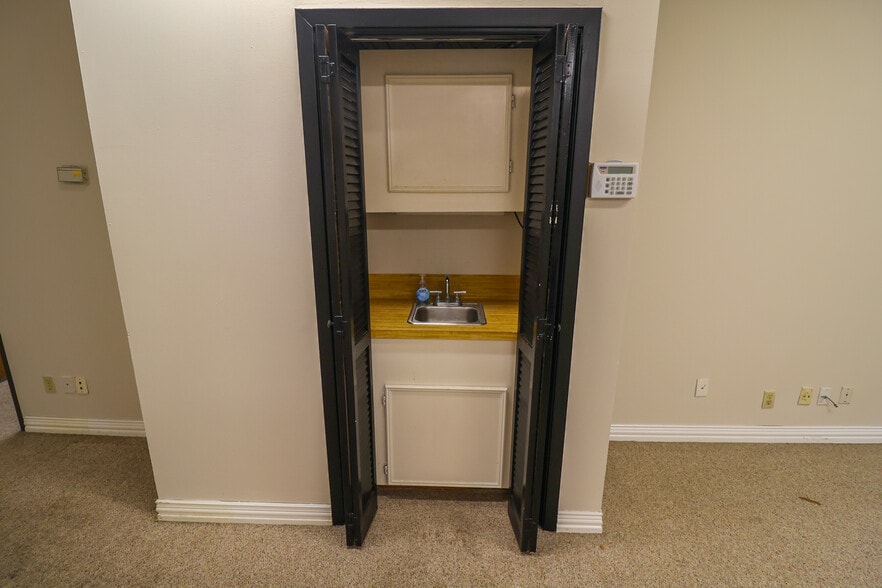 More Photos Of 13131 Champions Dr, Houston Medical For Lease