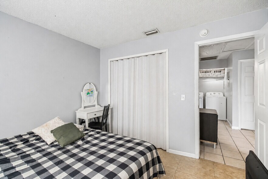 More Photos Of 3132 Bloomingdale Villas Ct, Brandon Apartments For Sale