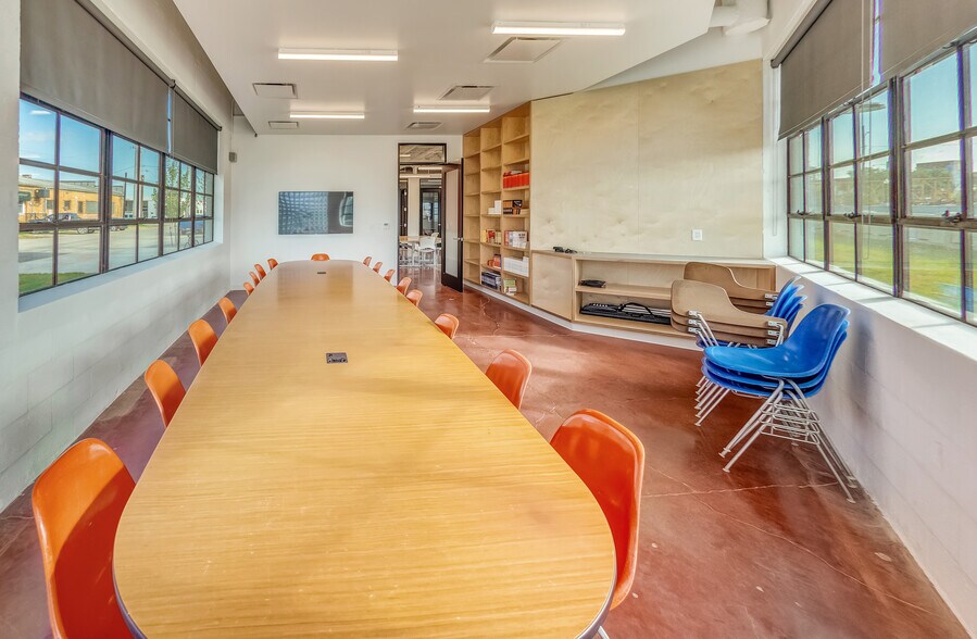 More Photos Of 121 St Emanuel St, Houston Flex For Sale