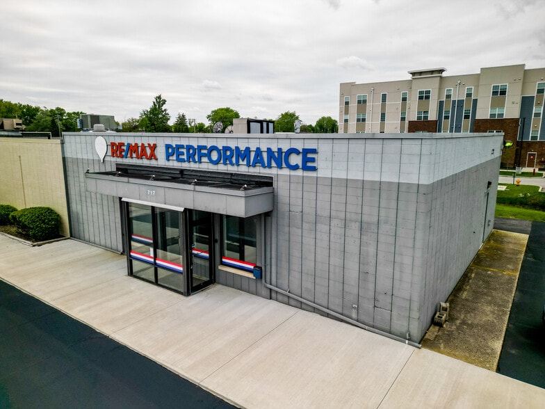 Primary Photo Of 715 E Broadway St, Fortville Freestanding For Lease
