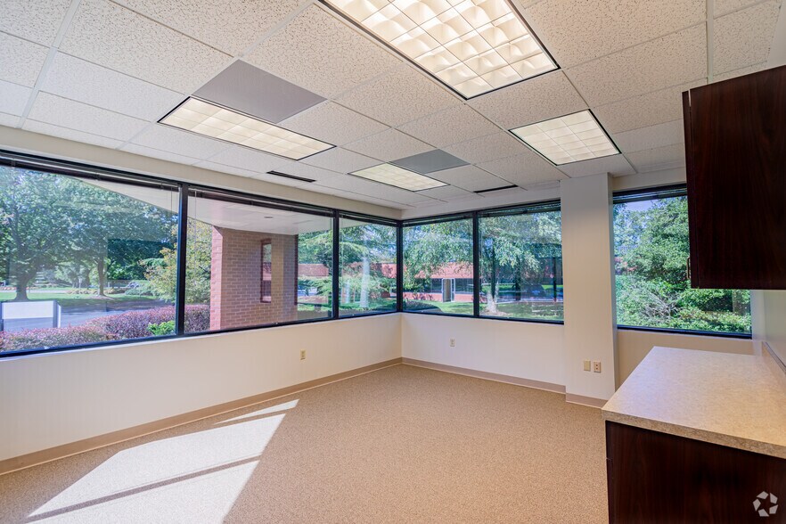 More Photos Of 4315-4451 Cox Rd, Glen Allen Unknown For Lease