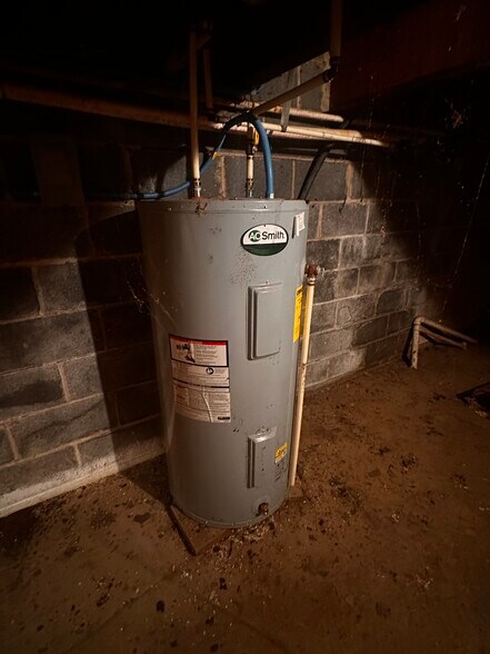 More Photos Of 522A S Main St, Broadway Flex For Sale