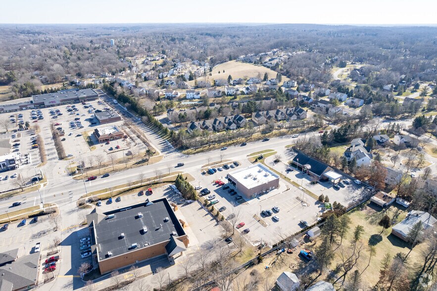 More Photos Of 140 S Milford Rd, Milford Drugstore For Sale