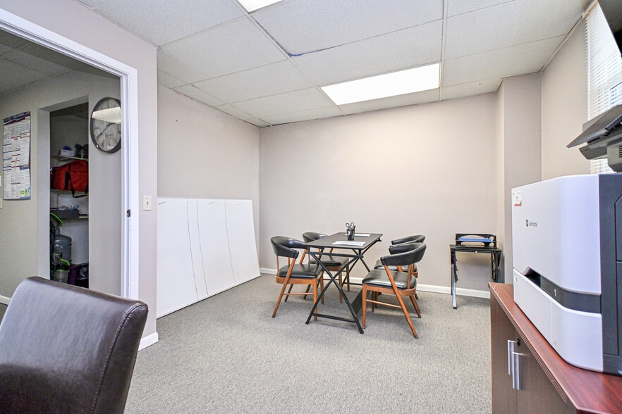 More Photos Of 8240 Clara Ave, Cincinnati Office For Sale